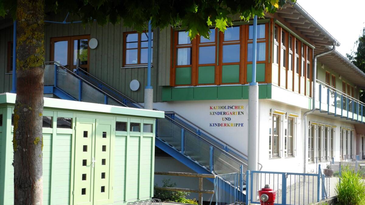 Kindergartengebäude - Eingang Kinderkrippe und Kindergarten